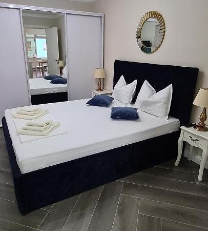 White Rezidence Apartment Curtea De Arges Ngoại thất bức ảnh