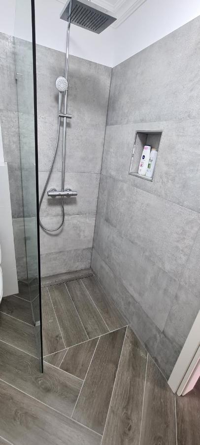 White Rezidence Apartment Curtea De Arges Ngoại thất bức ảnh