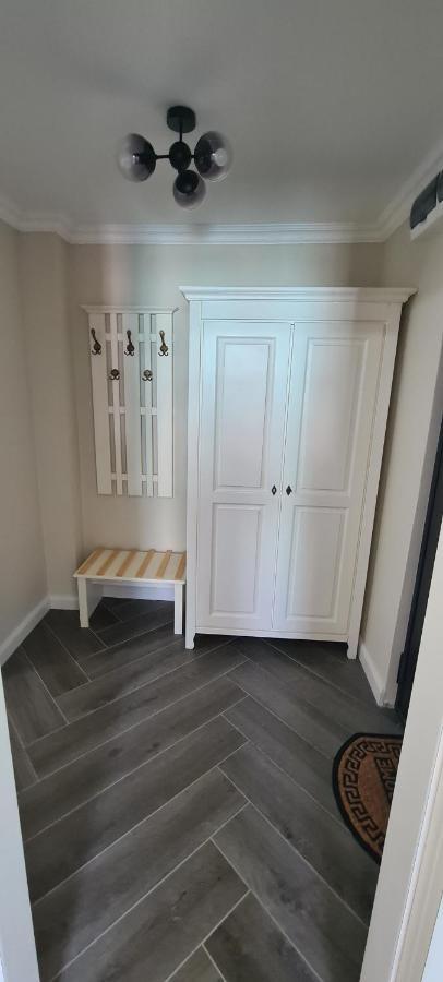 White Rezidence Apartment Curtea De Arges Ngoại thất bức ảnh
