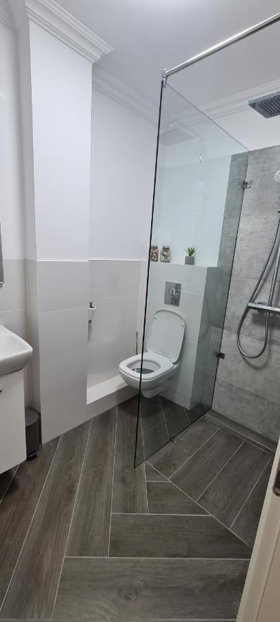 White Rezidence Apartment Curtea De Arges Ngoại thất bức ảnh