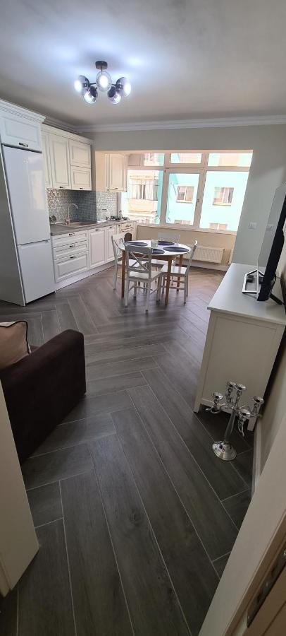 White Rezidence Apartment Curtea De Arges Ngoại thất bức ảnh