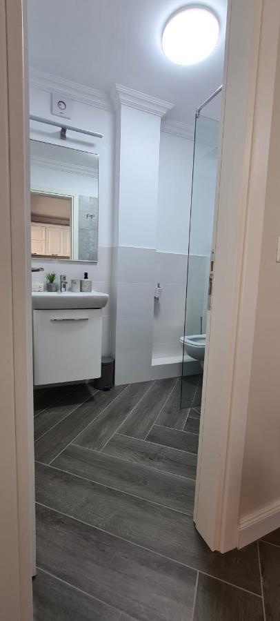 White Rezidence Apartment Curtea De Arges Ngoại thất bức ảnh
