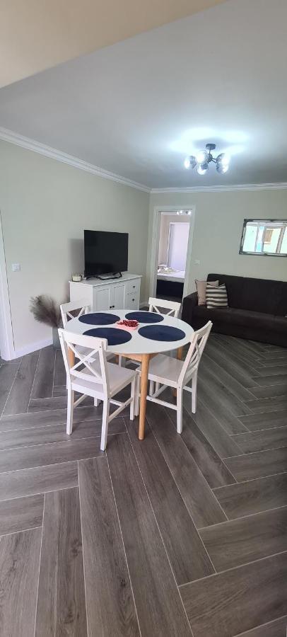 White Rezidence Apartment Curtea De Arges Ngoại thất bức ảnh